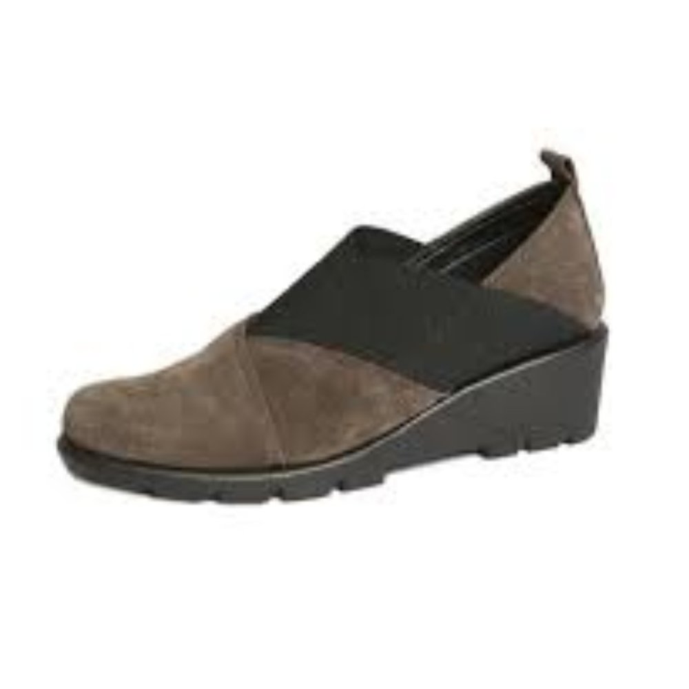 The FLEXX Crosstown Suede Wedge Brand New 8M